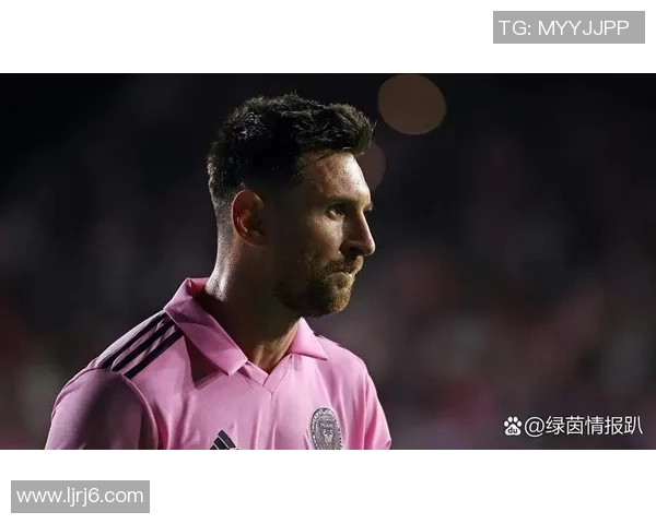 足球四号球星风采展现全球足坛传奇人物的精彩瞬间