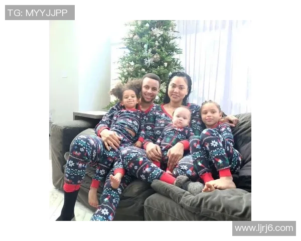 足球球星圣诞节晒照送祝福 各种创意照片展现节日欢乐气氛